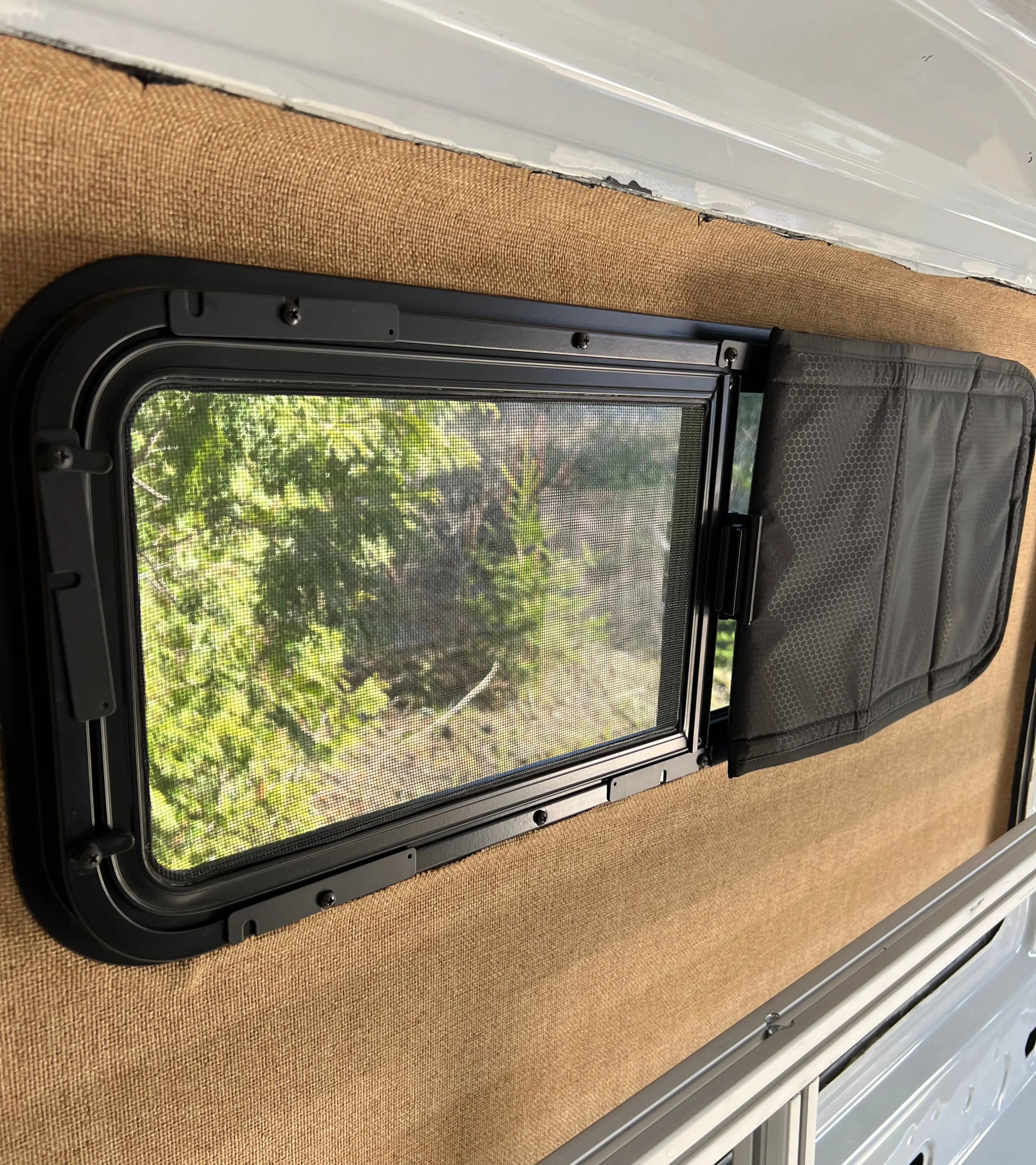 Fenêtres latérales universelles